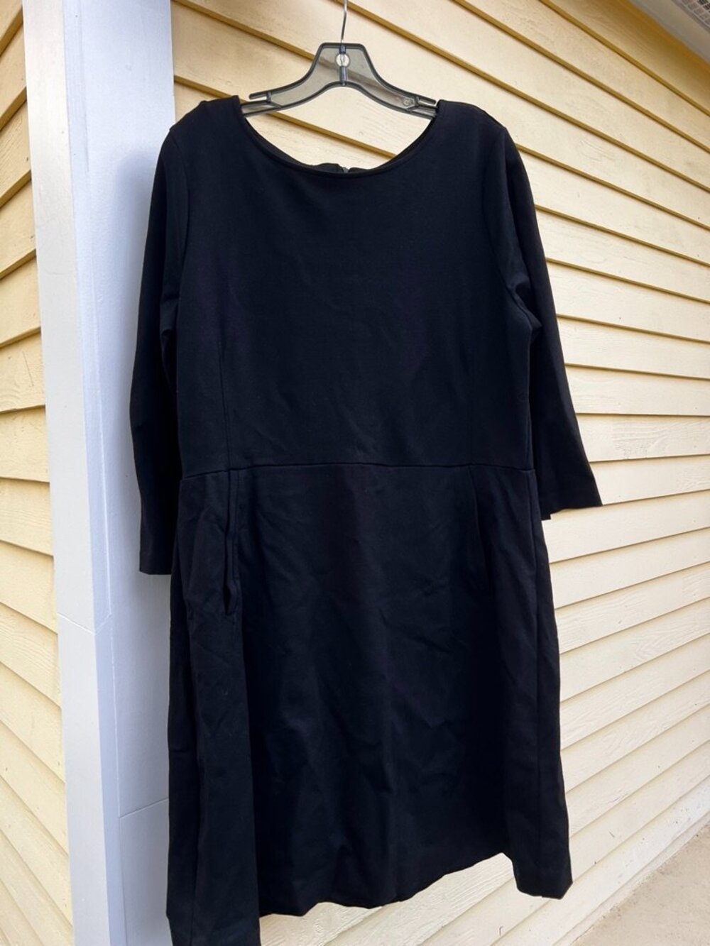 Basic Black Ponte Dress w/pockets! BUFFALO Size Med 3/4 Sleeve NWT